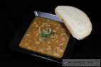 Recept Jemný fazolový guláš - zabíjačkový guláš s chlebem - návrh na servírování