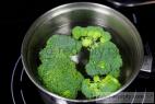 Recept Sýrová omáčka s marinovaným kuřetem a brokolicí - příprava brokolice