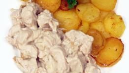 Smažené brambory s kuřecími kousky po francouzsku